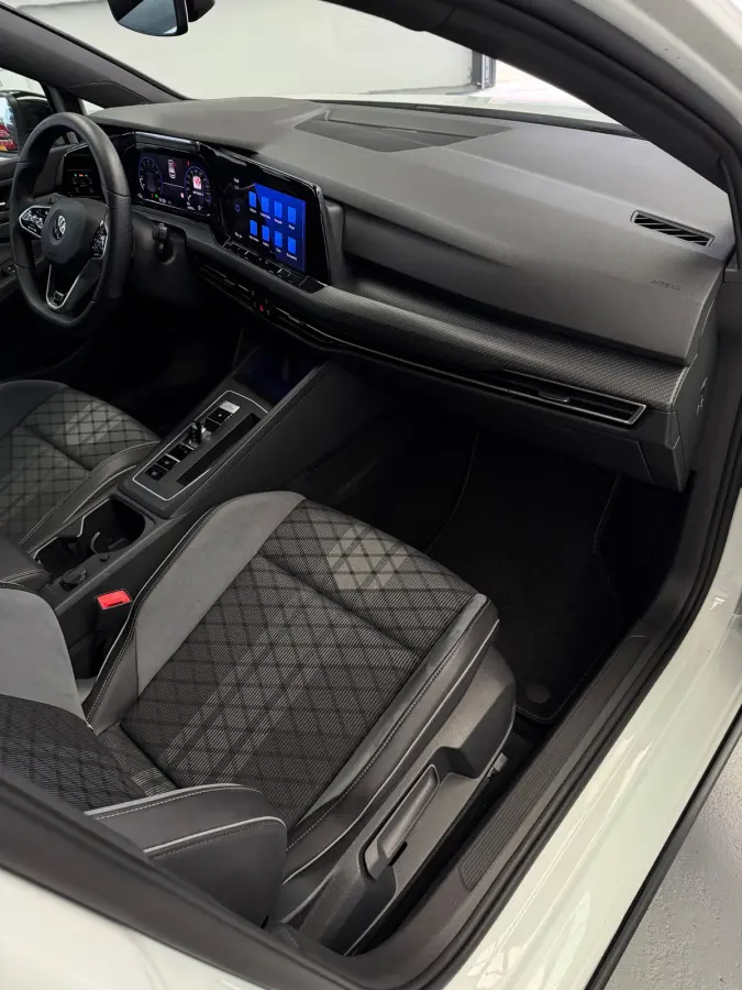 1.5 eTSI 3x R-Line CarPlay Camera