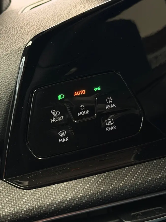 1.5 eTSI 3x R-Line CarPlay Camera