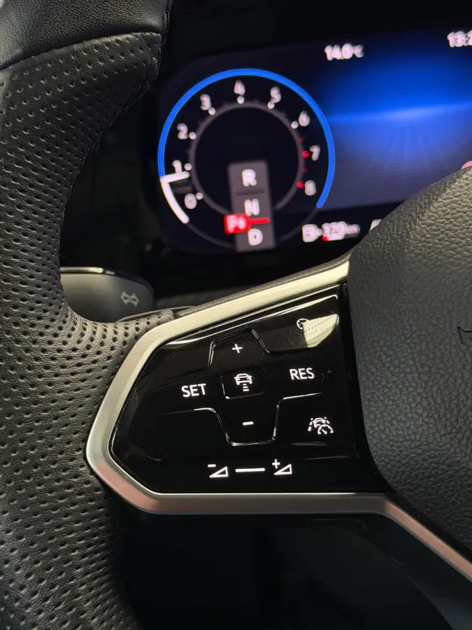 1.5 eTSI 3x R-Line CarPlay Camera
