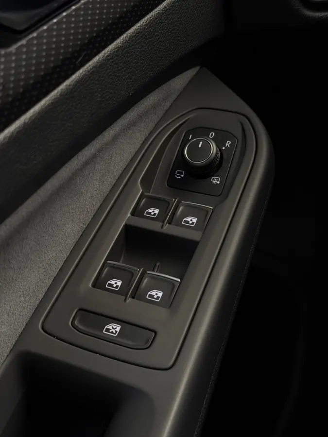 1.5 eTSI 3x R-Line CarPlay Camera