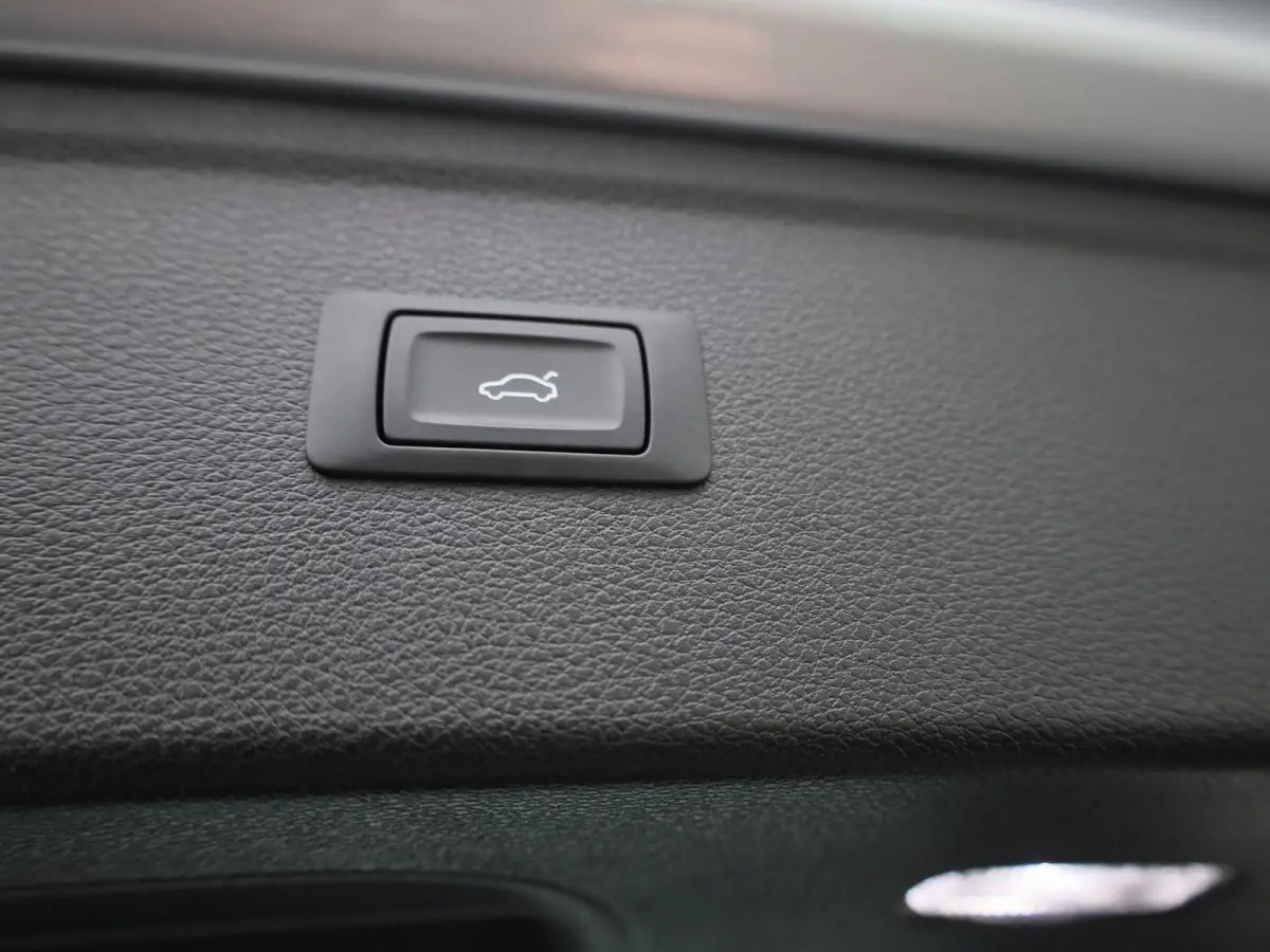 50 TFSI e Advanced edition 299 PK | S-line | Navigatie | Camera | Cruise control | Climate control | Audi smartphone interface | Elektr. instel. bestuurd.stoel | Stoelverwarming | Ledkoplamp