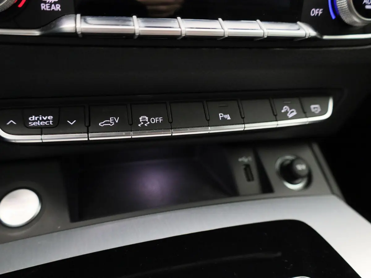 50 TFSI e Advanced edition 299 PK | S-line | Navigatie | Camera | Cruise control | Climate control | Audi smartphone interface | Elektr. instel. bestuurd.stoel | Stoelverwarming | Ledkoplamp