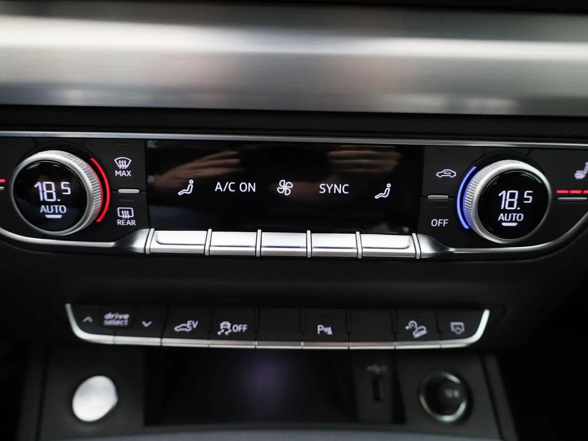 50 TFSI e Advanced edition 299 PK | S-line | Navigatie | Camera | Cruise control | Climate control | Audi smartphone interface | Elektr. instel. bestuurd.stoel | Stoelverwarming | Ledkoplamp