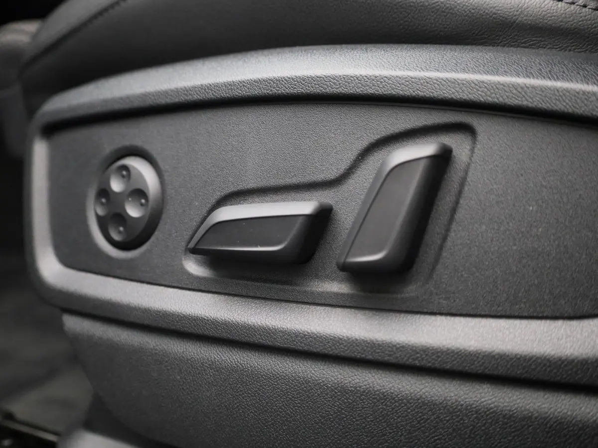 50 TFSI e Advanced edition 299 PK | S-line | Navigatie | Camera | Cruise control | Climate control | Audi smartphone interface | Elektr. instel. bestuurd.stoel | Stoelverwarming | Ledkoplamp