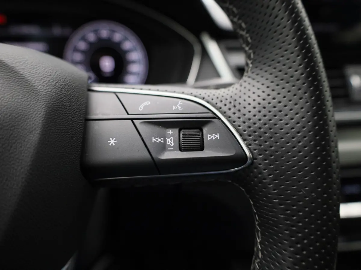 50 TFSI e Advanced edition 299 PK | S-line | Navigatie | Camera | Cruise control | Climate control | Audi smartphone interface | Elektr. instel. bestuurd.stoel | Stoelverwarming | Ledkoplamp