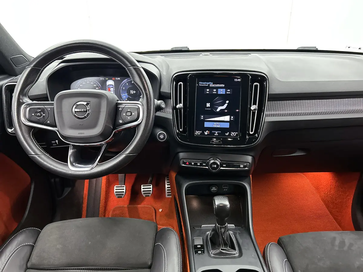 T2 130PK R-Design / Trekhaak / 1/2 Leder / Airco-ecc./ Navigatie / Stoelverwarming / Pdc. / Apk 11-2028
