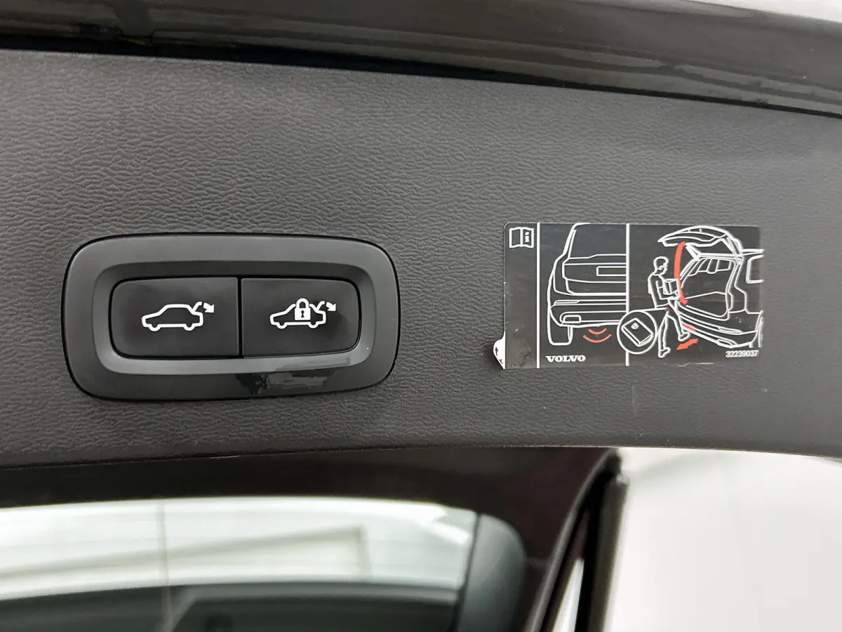 T2 130PK R-Design / Trekhaak / 1/2 Leder / Airco-ecc./ Navigatie / Stoelverwarming / Pdc. / Apk 11-2028