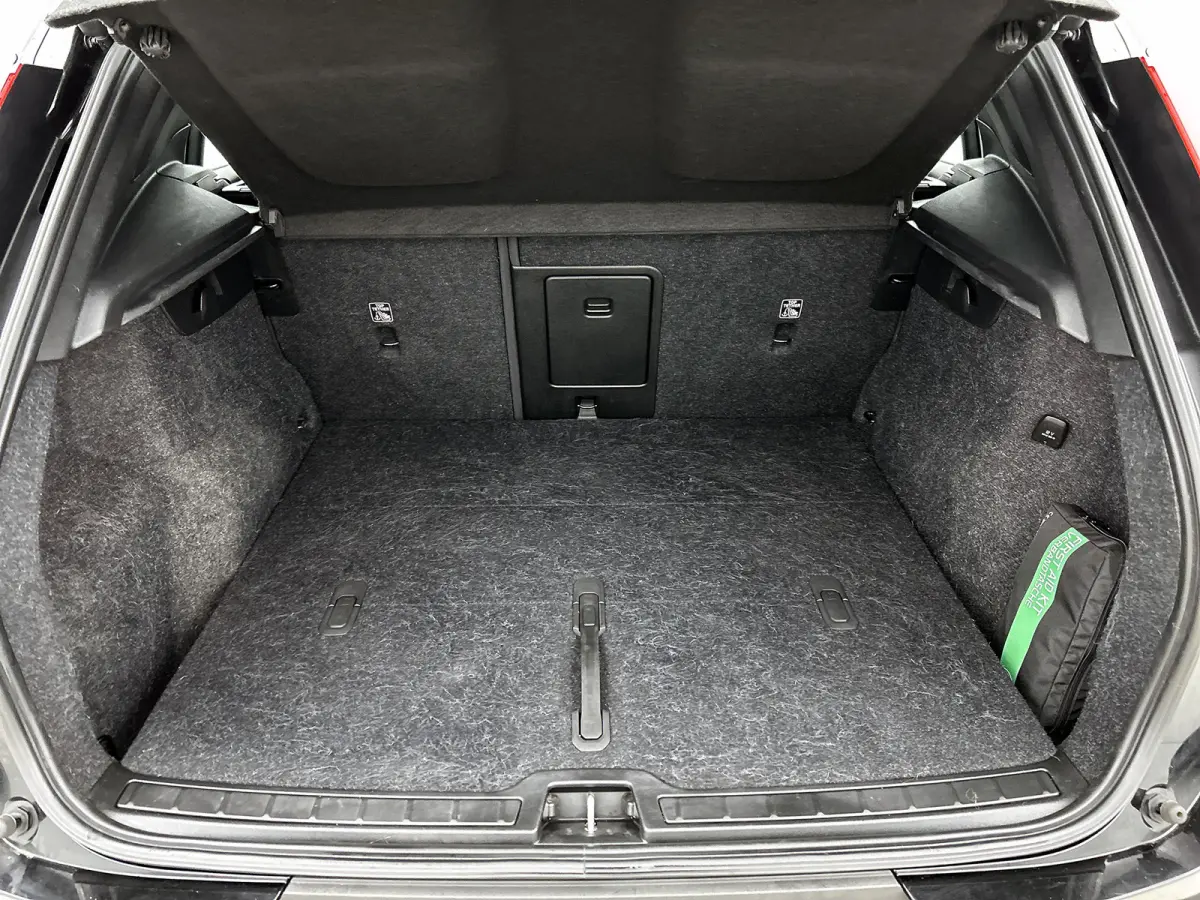 T2 130PK R-Design / Trekhaak / 1/2 Leder / Airco-ecc./ Navigatie / Stoelverwarming / Pdc. / Apk 11-2028