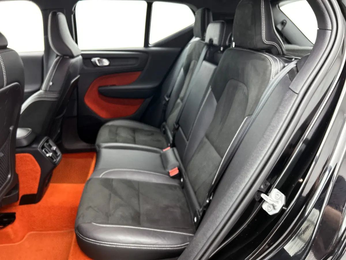 T2 130PK R-Design / Trekhaak / 1/2 Leder / Airco-ecc./ Navigatie / Stoelverwarming / Pdc. / Apk 11-2028