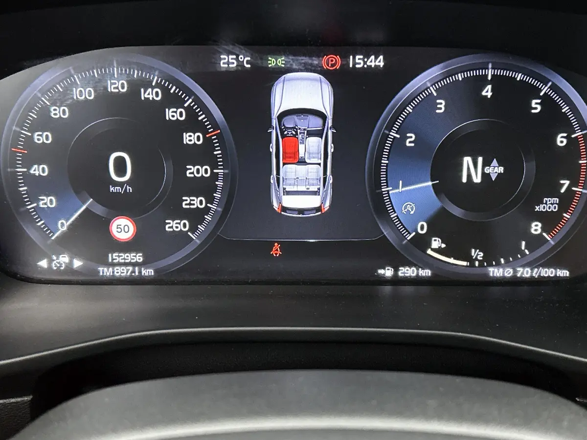 T2 130PK R-Design / Trekhaak / 1/2 Leder / Airco-ecc./ Navigatie / Stoelverwarming / Pdc. / Apk 11-2028