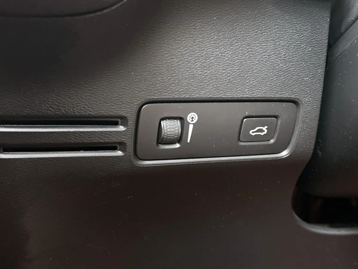 T2 130PK R-Design / Trekhaak / 1/2 Leder / Airco-ecc./ Navigatie / Stoelverwarming / Pdc. / Apk 11-2028