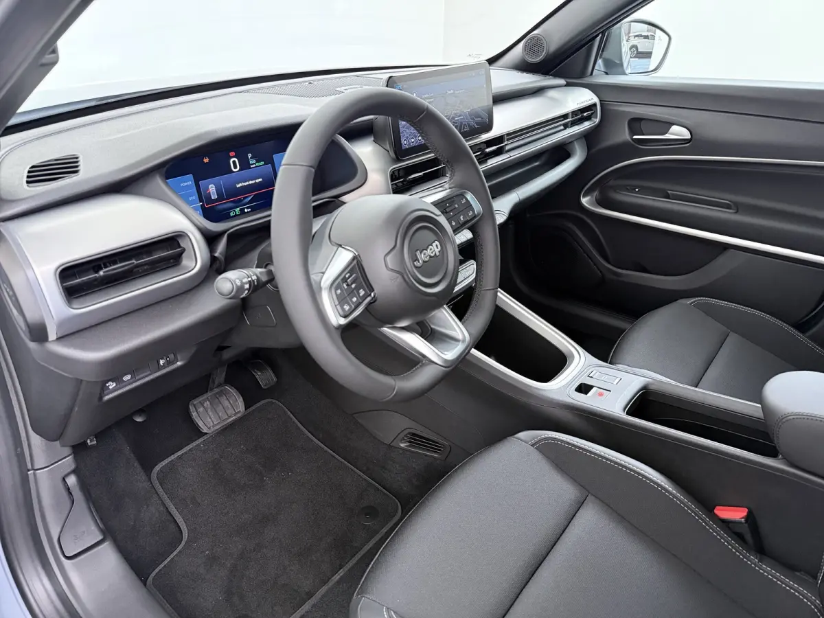 Summit | 10,25 inch digitaal configureerbaar instrumentenpaneel | 10,25" Infotainment met draadloos Apple Carplay en Android Auto | 18" Diamond Cut lichtmetalen velgen