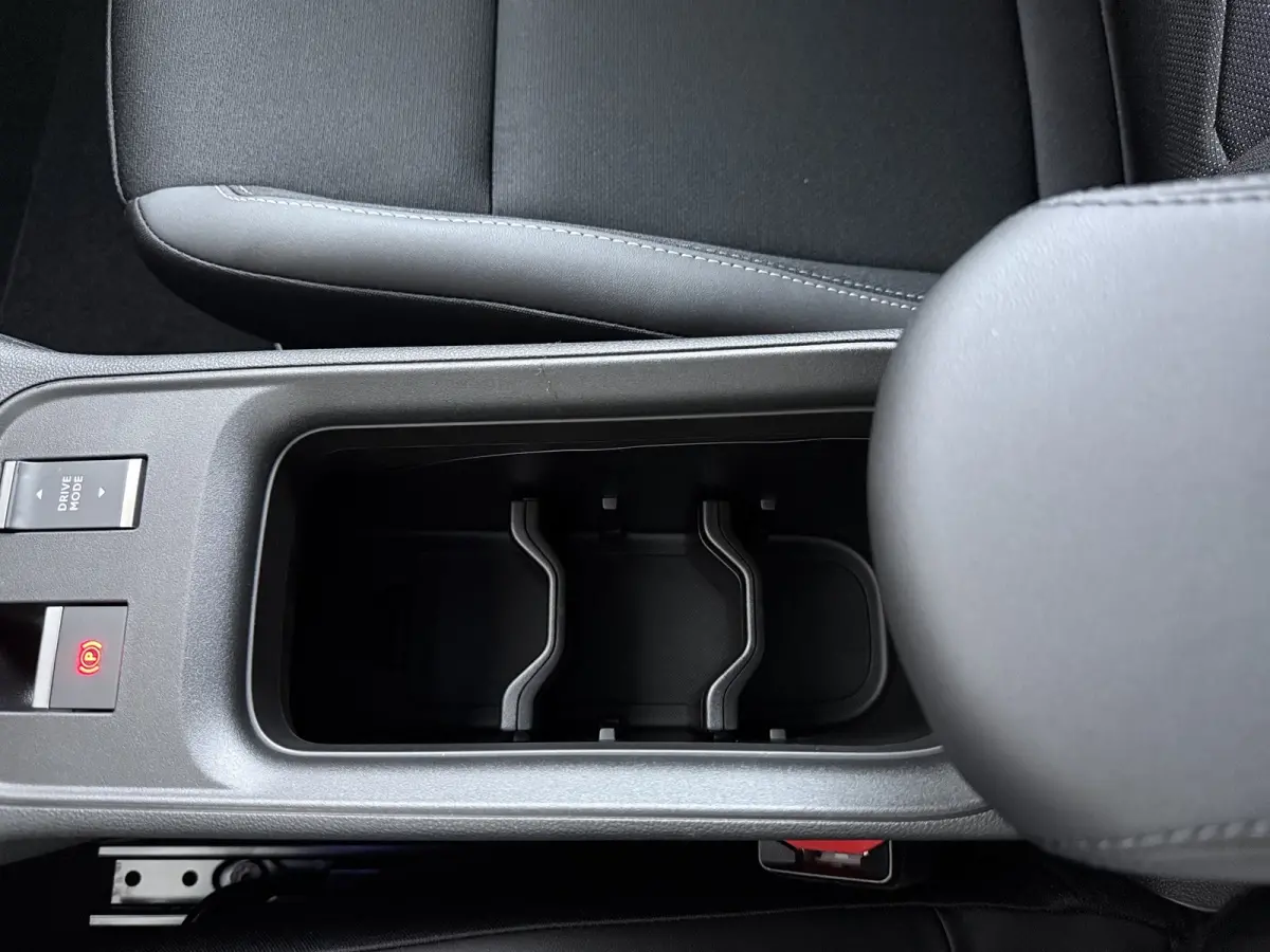 Summit | 10,25 inch digitaal configureerbaar instrumentenpaneel | 10,25" Infotainment met draadloos Apple Carplay en Android Auto | 18" Diamond Cut lichtmetalen velgen
