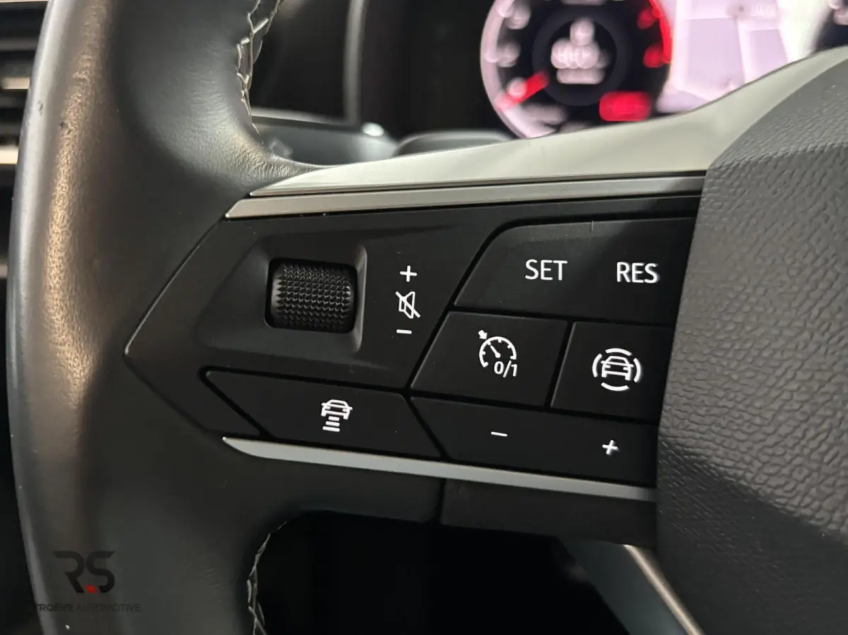 DSG Style Buss Intense | Navi | Virtual | ACC | Camera | PDC | LED | Keyless | CarPlay | Org NL |