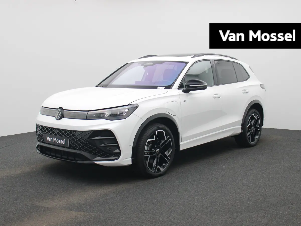 1.5 eHybrid R-Line Edition 272 PK | SoH 100% | Automaat | Navigatie | Panoramadak | Harman Kardon | Inklapbare trekhaak | Head-up display | 360 Camera | Stoelmassage | Stoelventilatie voor |