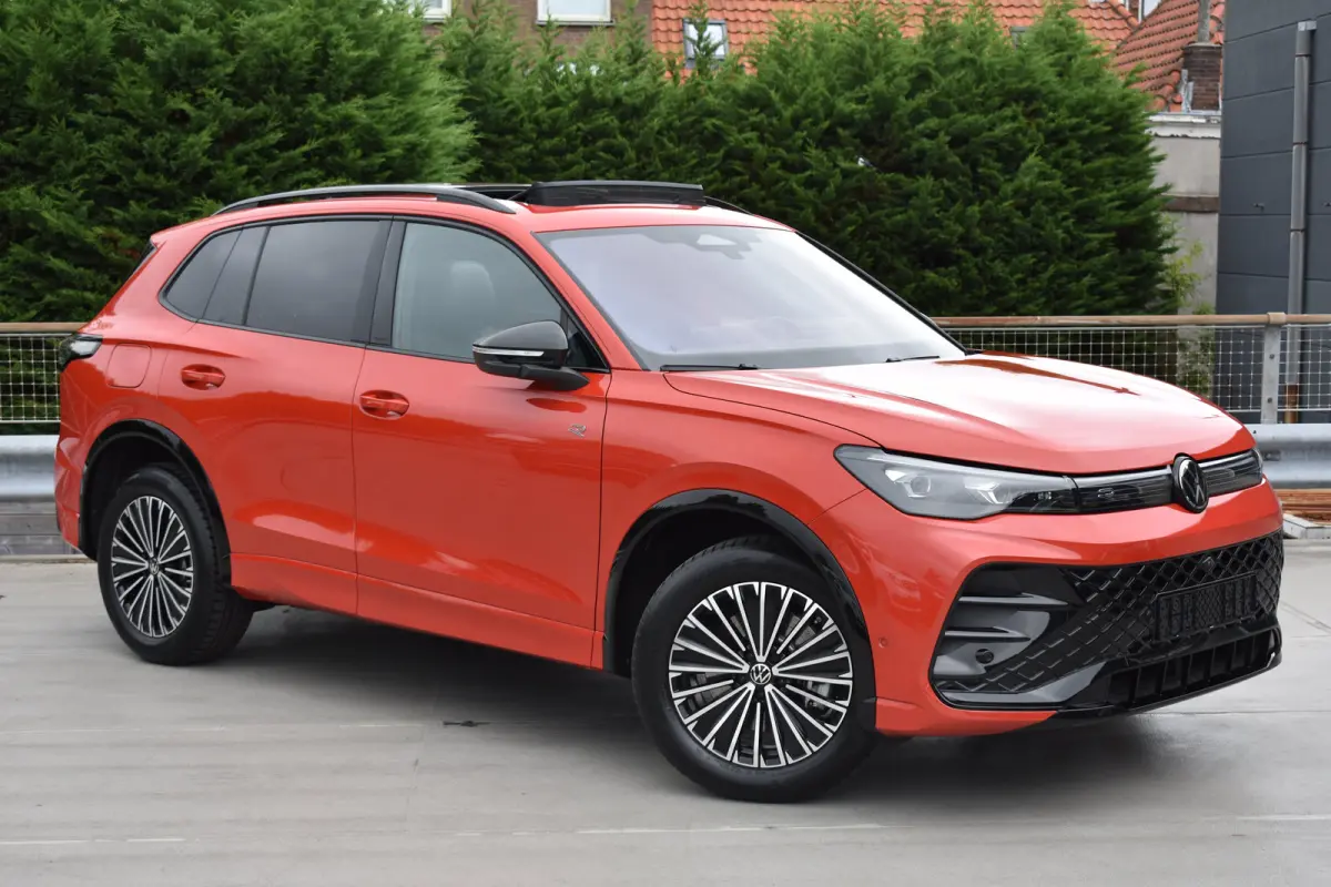 1.5 TSI eHybrid PHEV 272PK R-Line | Schuif-kanteldak | Elektrische achterklep | Harman Kardon | 360 camera | Head-up display | Design Pakket | Comfort Pakket Plus | VERLENGDE GARANTIE
