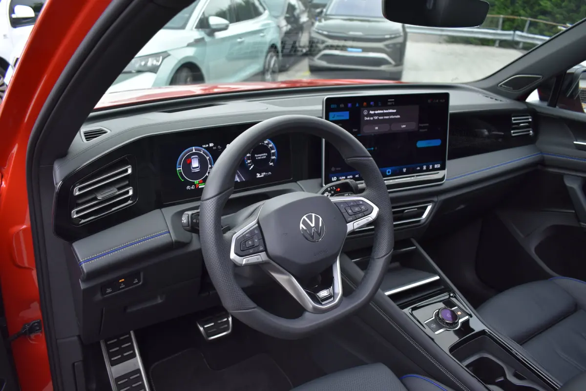 1.5 TSI eHybrid PHEV 272PK R-Line | Schuif-kanteldak | Elektrische achterklep | Harman Kardon | 360 camera | Head-up display | Design Pakket | Comfort Pakket Plus | VERLENGDE GARANTIE