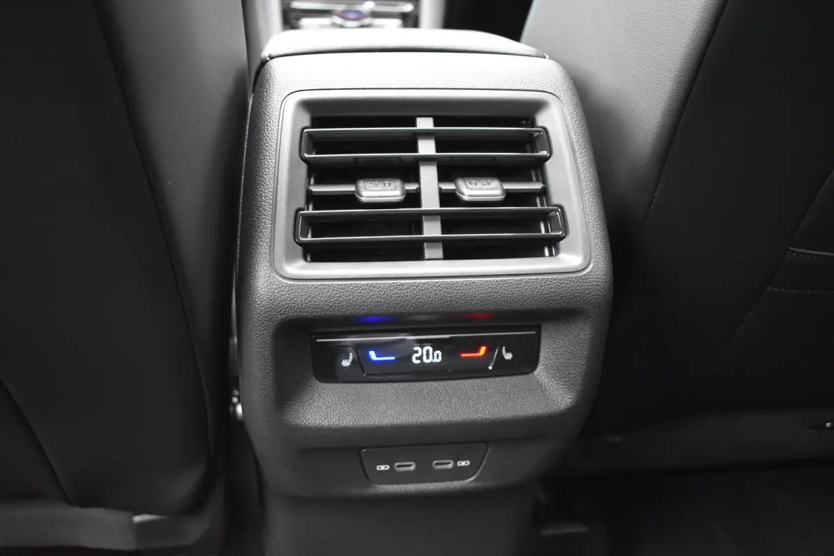 1.5 TSI eHybrid PHEV 272PK R-Line | Schuif-kanteldak | Elektrische achterklep | Harman Kardon | 360 camera | Head-up display | Design Pakket | Comfort Pakket Plus | VERLENGDE GARANTIE