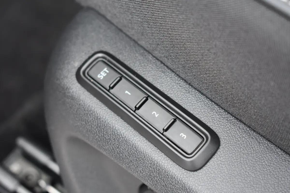 1.5 TSI eHybrid PHEV 272PK R-Line | Schuif-kanteldak | Elektrische achterklep | Harman Kardon | 360 camera | Head-up display | Design Pakket | Comfort Pakket Plus | VERLENGDE GARANTIE