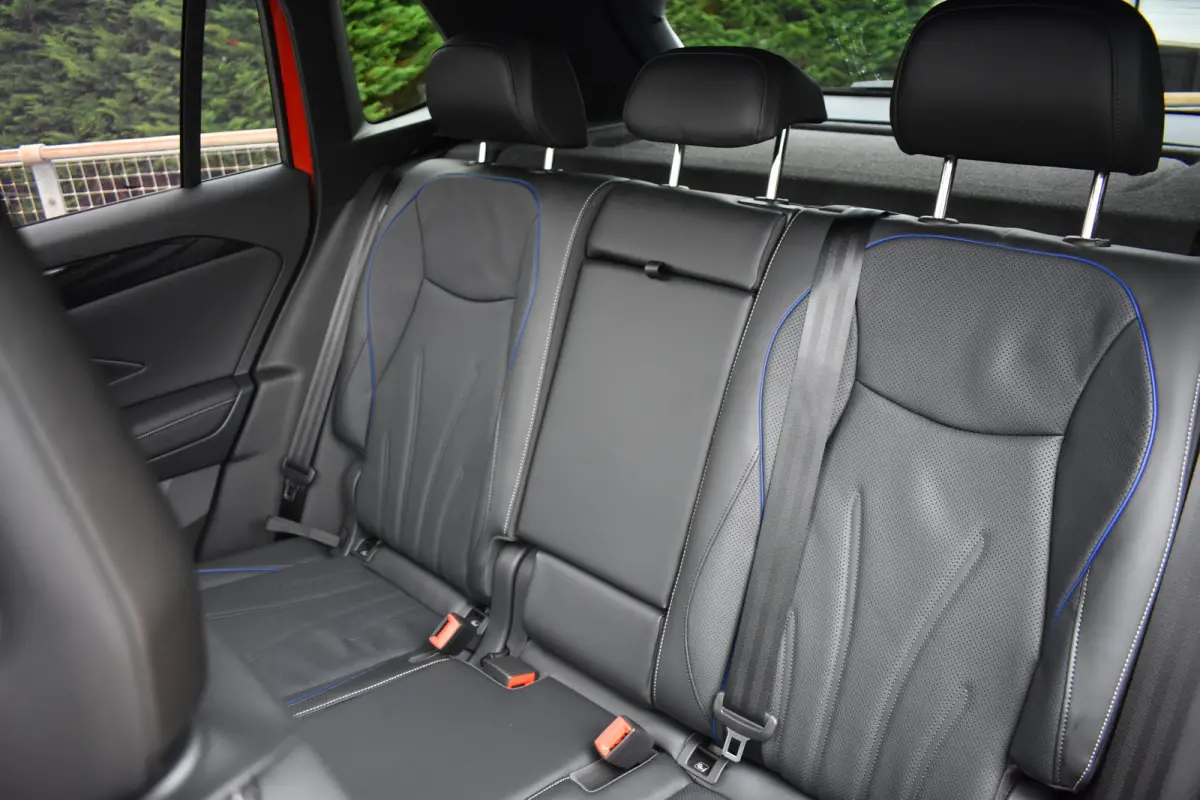 1.5 TSI eHybrid PHEV 272PK R-Line | Schuif-kanteldak | Elektrische achterklep | Harman Kardon | 360 camera | Head-up display | Design Pakket | Comfort Pakket Plus | VERLENGDE GARANTIE