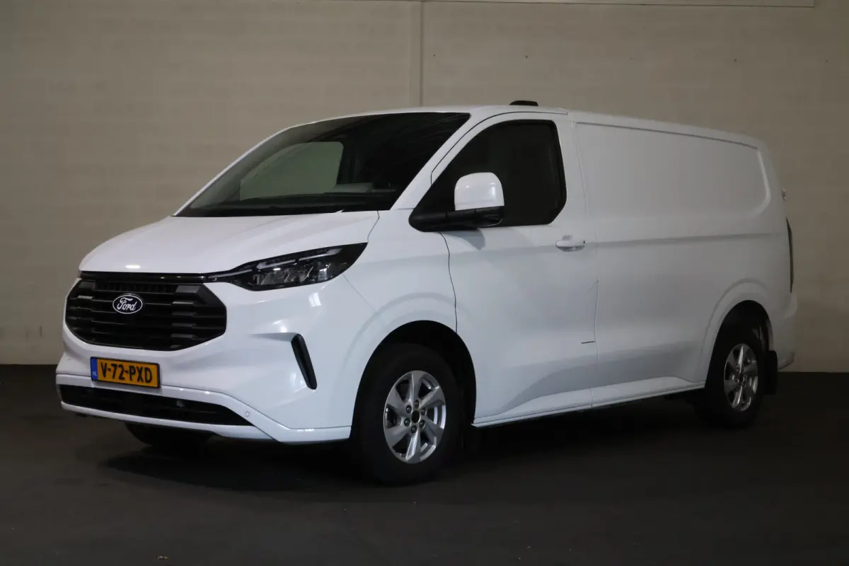 2.0 TDci 130pk L1 H1 Automaat Limited Navigatie 360gr Camera