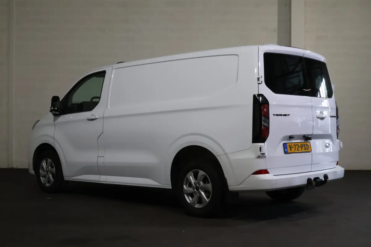 2.0 TDci 130pk L1 H1 Automaat Limited Navigatie 360gr Camera