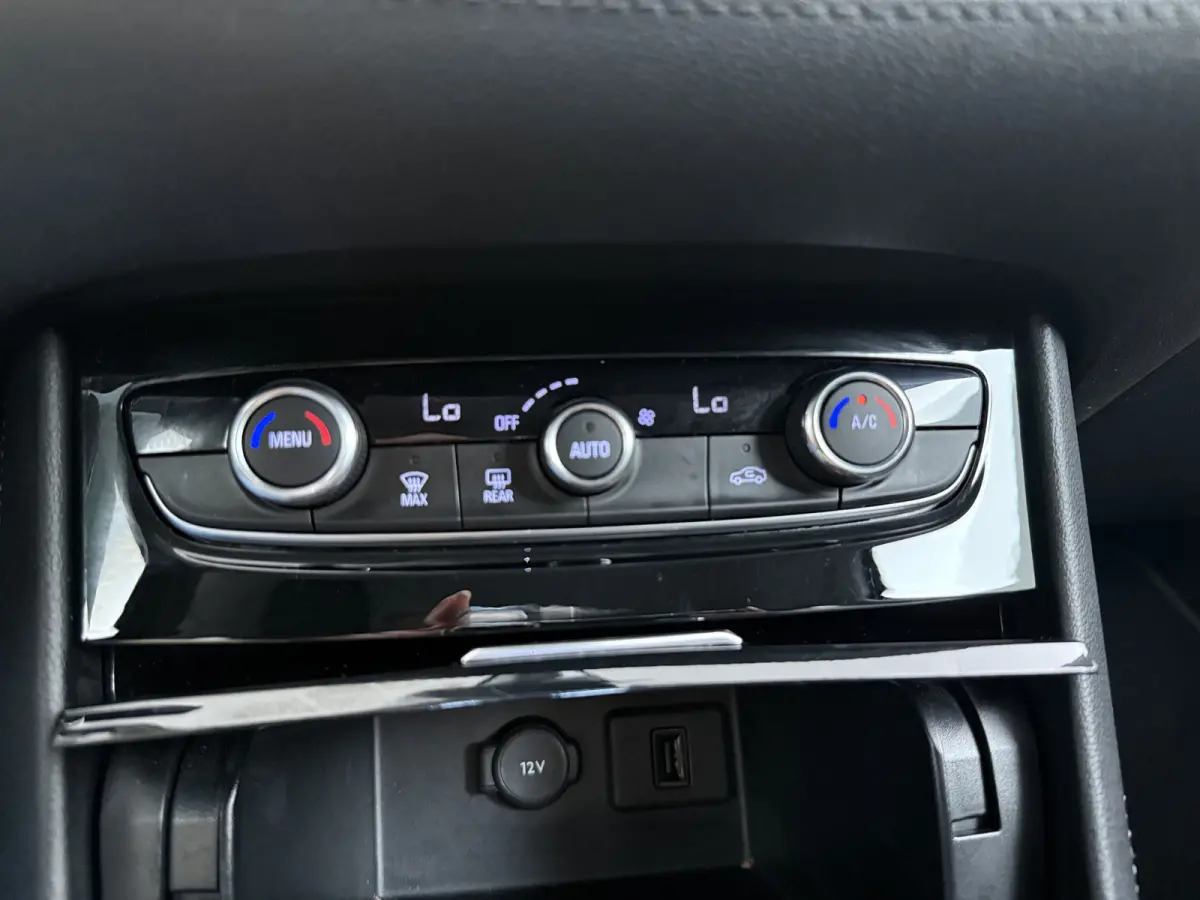 1.2 Turbo Business + | RIEM VERVANGEN! | Cruise control | LED dagrijverlichting | Lichtmetalen velgen 17"