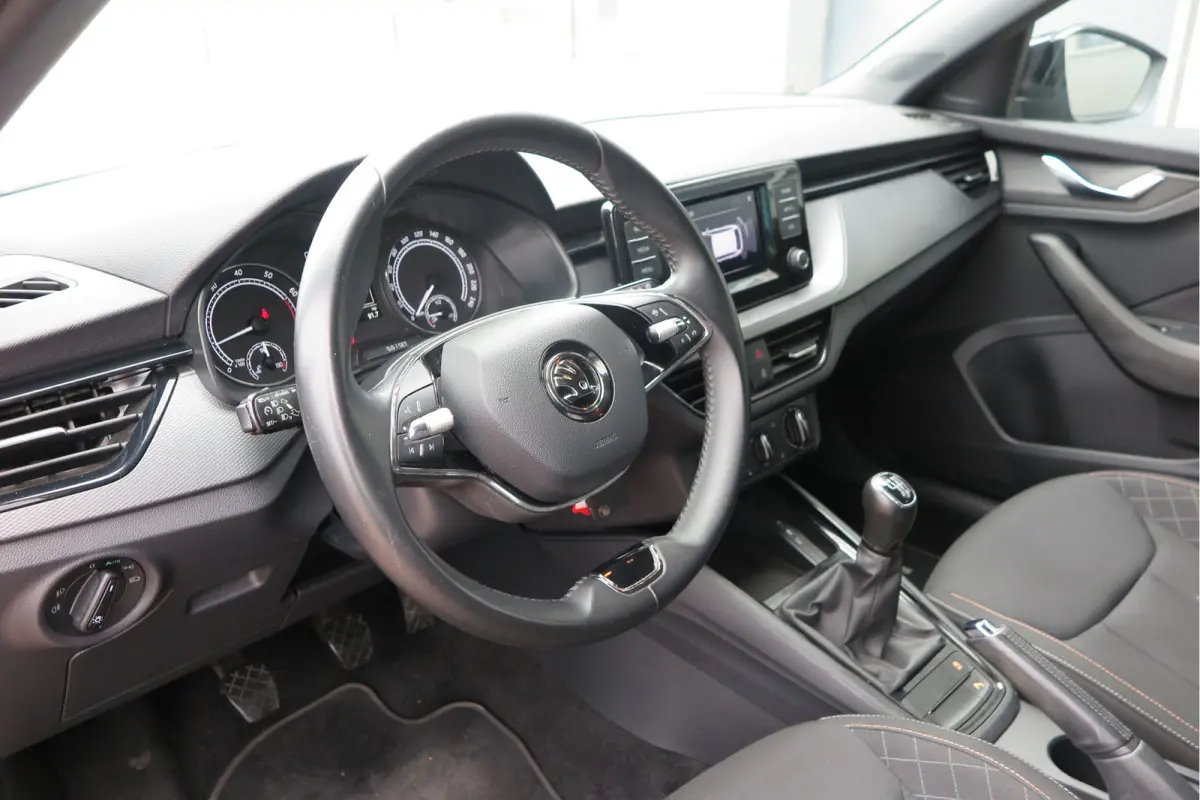 1.0 TSI 110pk H6 Sport Business. Panoramadak , Led, Stoelverwarming, Achteruitrijcamera , PDC , Carplay , (navigatie via carplay) DAB+