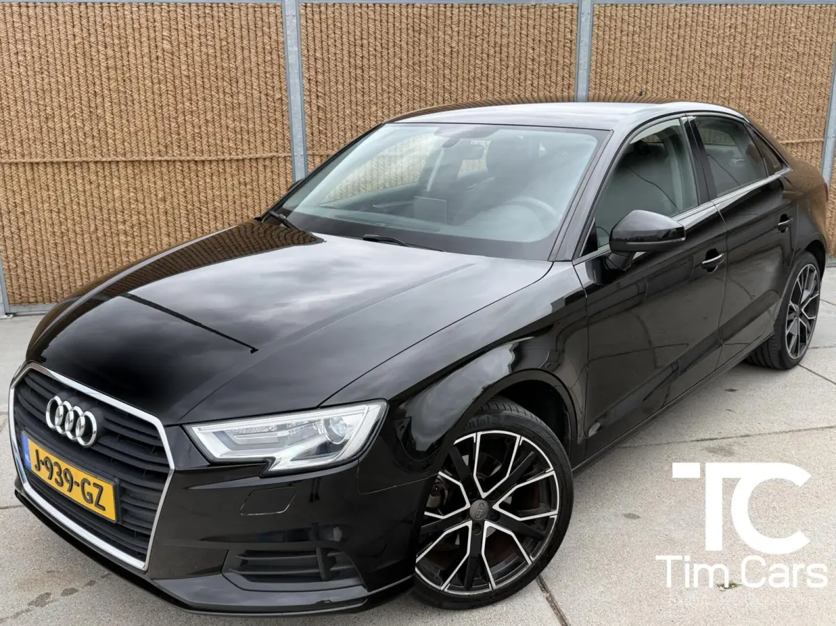 30 TFSI Pro Line Lederen bekleding | Stoelverwarming | 18 inch lichtmetalen velgen | Bi-xenon verlichting | Airconditioning | Cruise control | Navigatiesysteem | Parkeersensoren achter