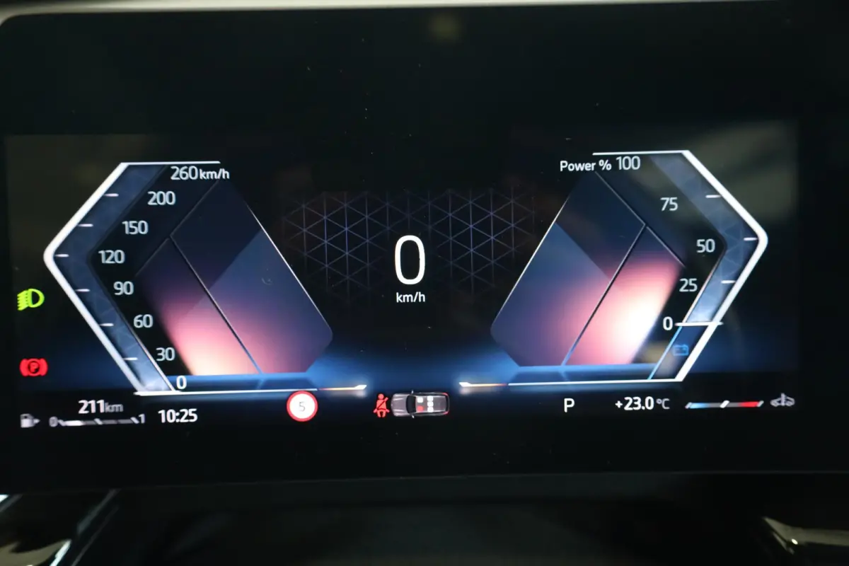 sDrive18i xLine | Panorama dak | Driving Assistant Plus | achteruitrijcamera | afneembare trekhaak | Stoelverwarming