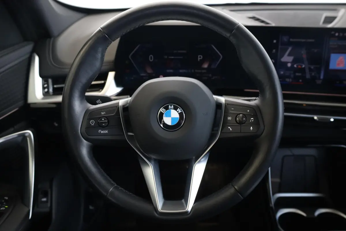 sDrive18i xLine | Panorama dak | Driving Assistant Plus | achteruitrijcamera | afneembare trekhaak | Stoelverwarming