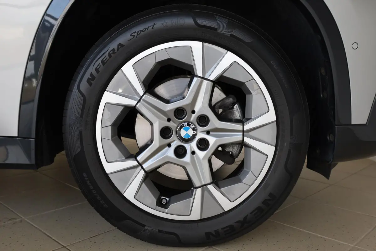 sDrive18i xLine | Panorama dak | Driving Assistant Plus | achteruitrijcamera | afneembare trekhaak | Stoelverwarming