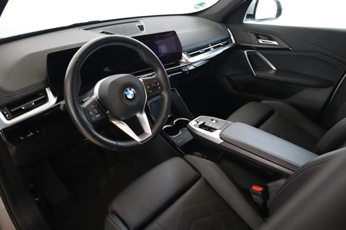 sDrive18i xLine | Panorama dak | Driving Assistant Plus | achteruitrijcamera | afneembare trekhaak | Stoelverwarming