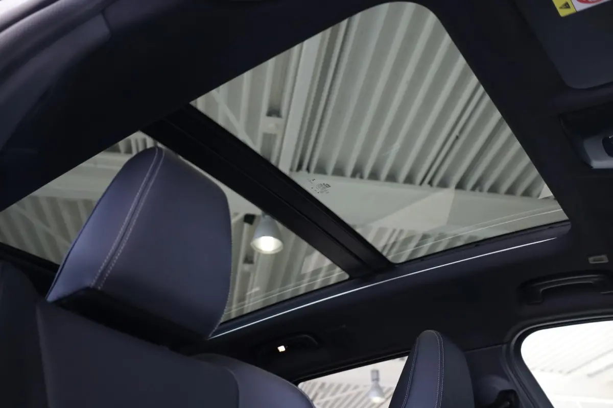 sDrive18i xLine | Panorama dak | Driving Assistant Plus | achteruitrijcamera | afneembare trekhaak | Stoelverwarming