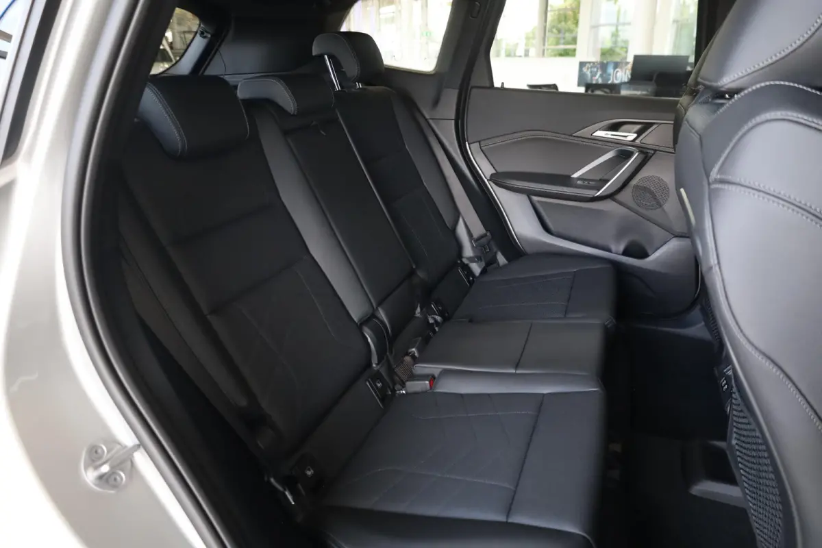sDrive18i xLine | Panorama dak | Driving Assistant Plus | achteruitrijcamera | afneembare trekhaak | Stoelverwarming