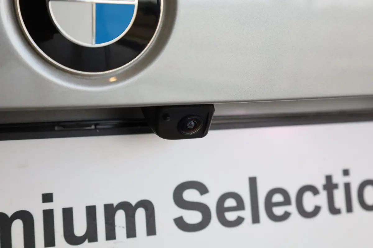 sDrive18i xLine | Panorama dak | Driving Assistant Plus | achteruitrijcamera | afneembare trekhaak | Stoelverwarming