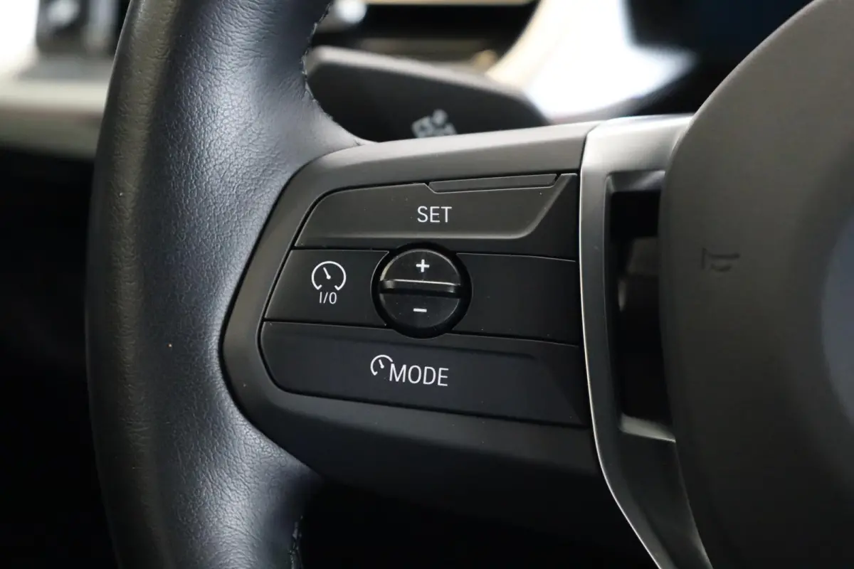 sDrive18i xLine | Panorama dak | Driving Assistant Plus | achteruitrijcamera | afneembare trekhaak | Stoelverwarming