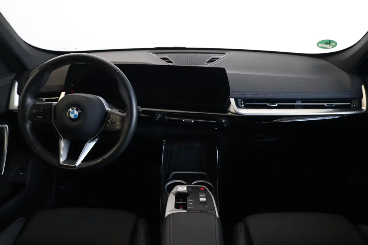 sDrive18i xLine | Panorama dak | Driving Assistant Plus | achteruitrijcamera | afneembare trekhaak | Stoelverwarming