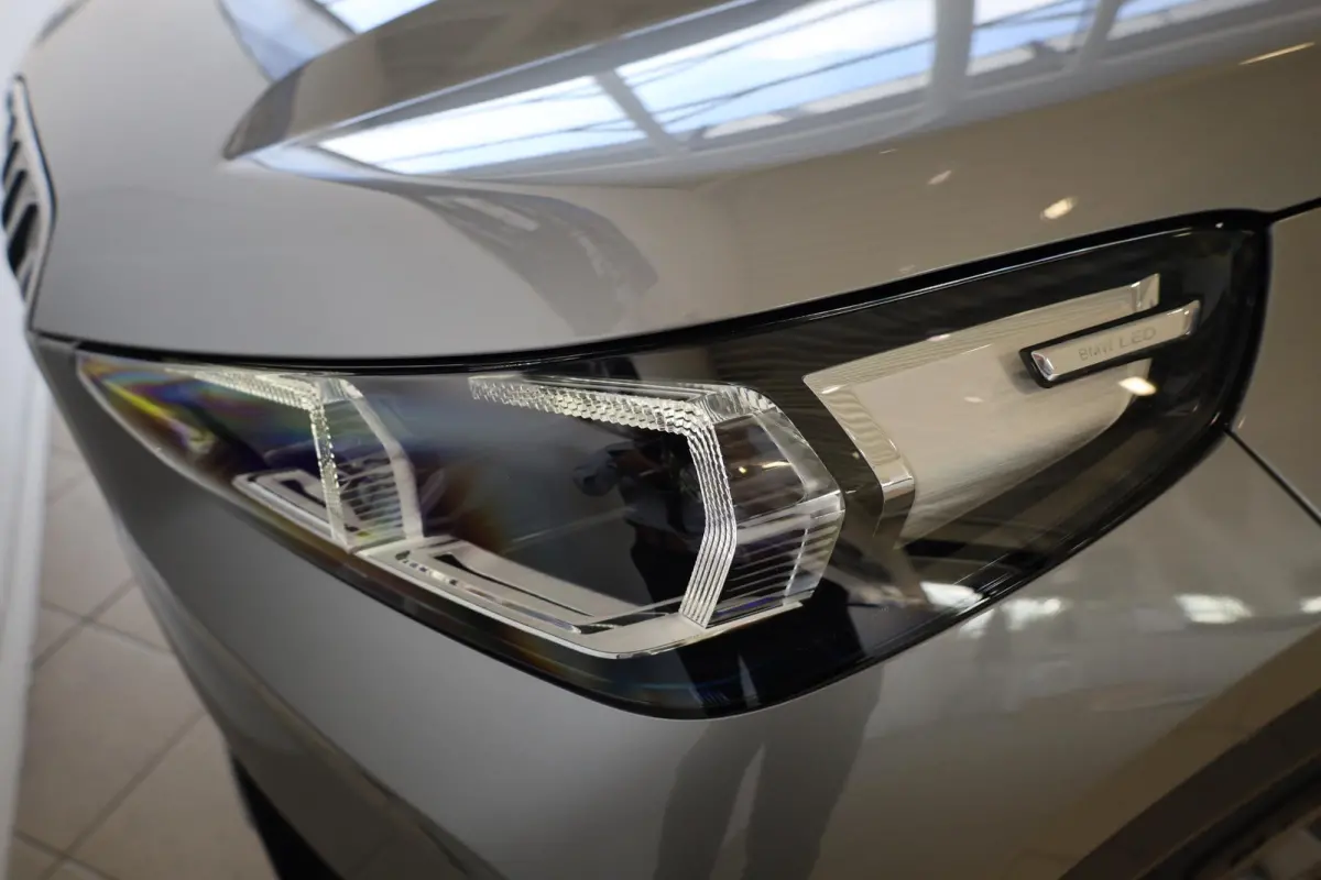 sDrive18i xLine | Panorama dak | Driving Assistant Plus | achteruitrijcamera | afneembare trekhaak | Stoelverwarming