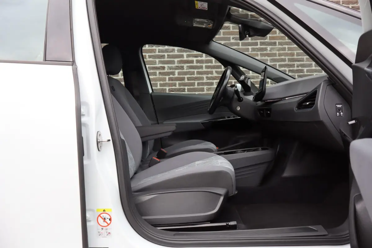 145pk Pro 58 kWh | SoH 93% | Navigatie | All Seasonbanden | Volautomatische Airconditioning