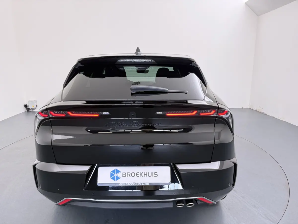 Ibrida 1.2 Hybrid Sport Speciale | Aansluiting (12V-aansluiting) in Bagage-/laadruimte | Achterbankleuning gedeeld/klapbaar (60:40) | Achterlichten LED