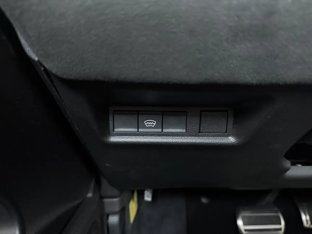 Ibrida 1.2 Hybrid Sport Speciale | Aansluiting (12V-aansluiting) in Bagage-/laadruimte | Achterbankleuning gedeeld/klapbaar (60:40) | Achterlichten LED