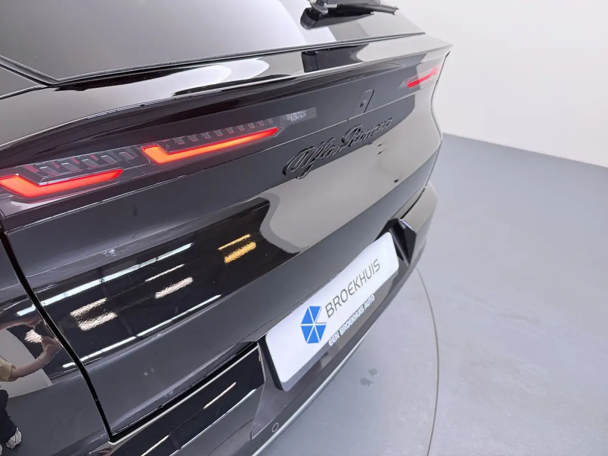 Ibrida 1.2 Hybrid Sport Speciale | Aansluiting (12V-aansluiting) in Bagage-/laadruimte | Achterbankleuning gedeeld/klapbaar (60:40) | Achterlichten LED