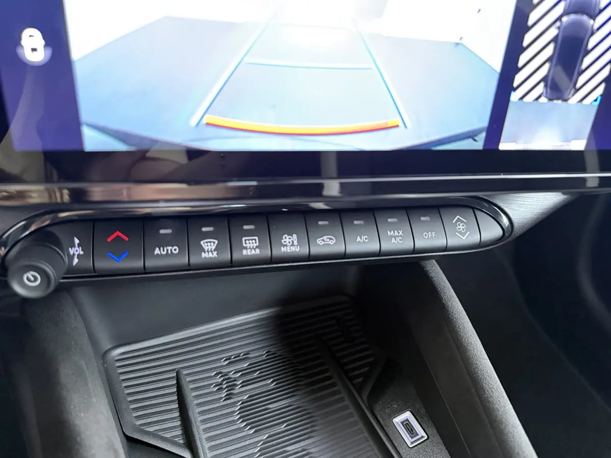 Ibrida 1.2 Hybrid Sport Speciale | Aansluiting (12V-aansluiting) in Bagage-/laadruimte | Achterbankleuning gedeeld/klapbaar (60:40) | Achterlichten LED