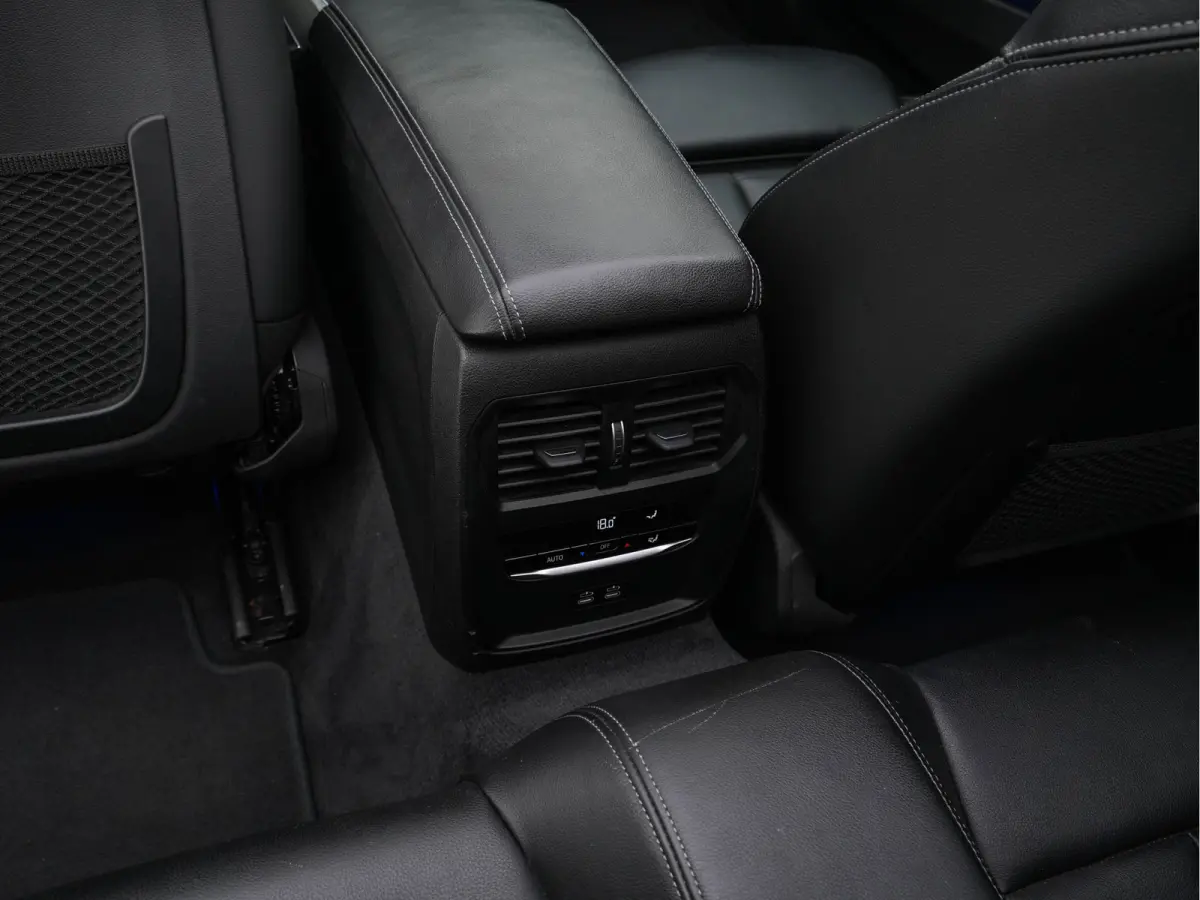 M440i xDrive High Executive (INCL-BTW) *LEATHER | LASER-LED | MEMORY-PACK | DIGI-COCKPIT | KEYLESS | HIFI-SOUND | SHIFTPADDLES | CAMERA | DAB | NAVI-FULLMAP | AMBIENTLIGHT | HEAD-UP | TOWBAR