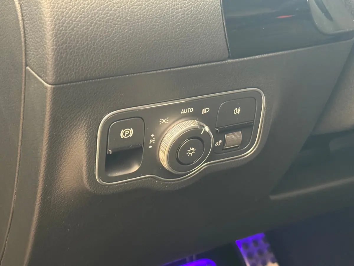 200 AMG Line 200! | AMG Pakket | Camera | Widescreen | Sensoren Voor & Achter | | AMG-styling | Bluetooth telefoonvoorbereiding | Cruise control