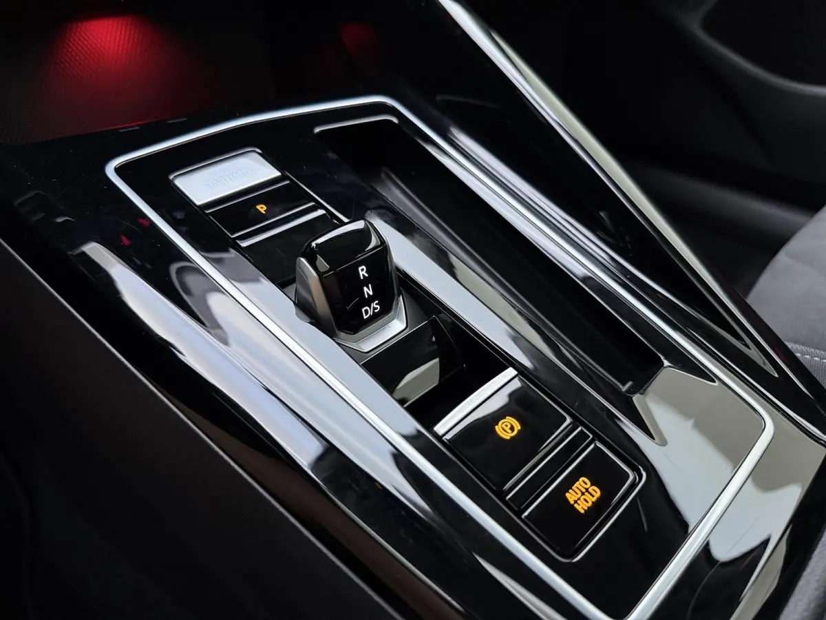 1.4 eHybrid Style | Apple Carplay / Android Auto | Ergo Comfort Stoelen | Lichtmetalen Velgen | Sfeerverlichting |