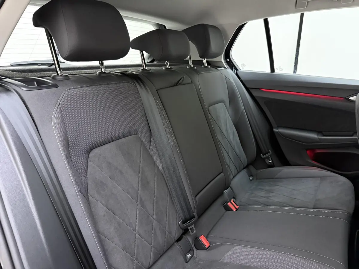 1.4 eHybrid Style | Apple Carplay / Android Auto | Ergo Comfort Stoelen | Lichtmetalen Velgen | Sfeerverlichting |