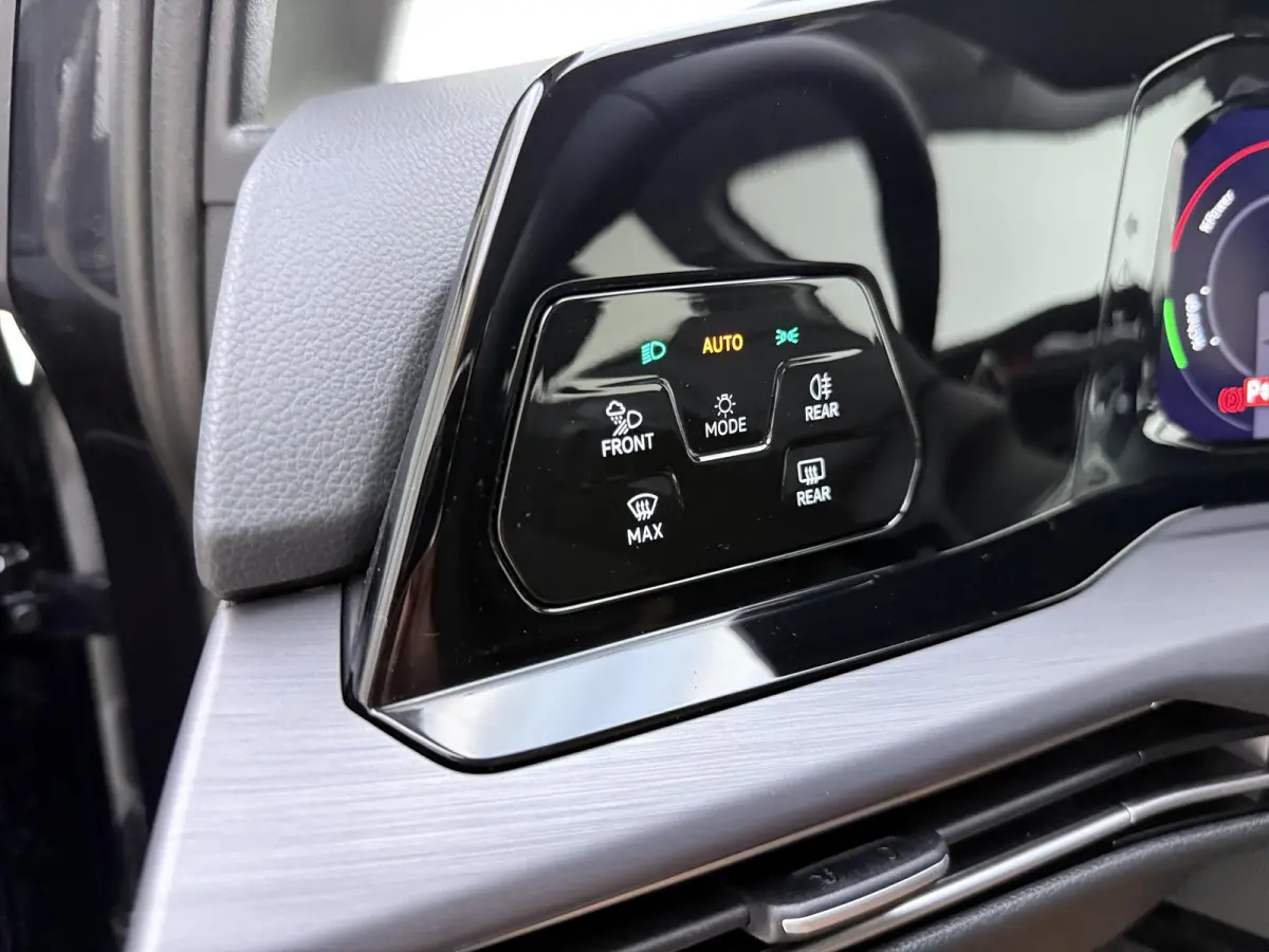 1.4 eHybrid Style | Apple Carplay / Android Auto | Ergo Comfort Stoelen | Lichtmetalen Velgen | Sfeerverlichting |