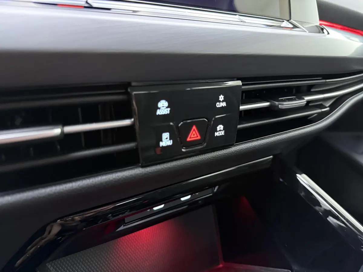 1.4 eHybrid Style | Apple Carplay / Android Auto | Ergo Comfort Stoelen | Lichtmetalen Velgen | Sfeerverlichting |